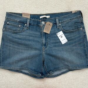New With Tags Levi’s Mid-Length Jean Shorts Size 34 18